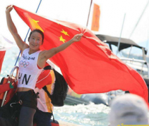 奥运冠军携女儿圣贝看牙 呼吁关注儿童口腔健康