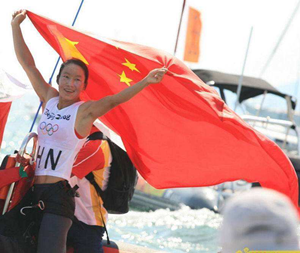 奥运冠军携女儿圣贝看牙 呼吁关注儿童口腔健康